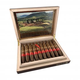 Oliva Serie V Melanio 2023 Figurino Cigar - Box